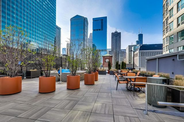 345 N La Salle Drive 902, Chicago, IL 60654