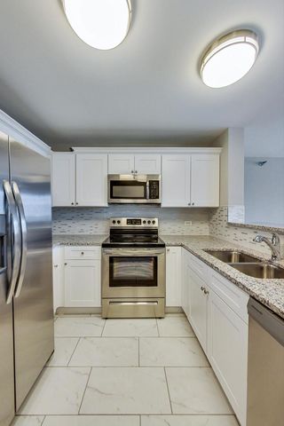 345 N La Salle Drive 902, Chicago, IL 60654