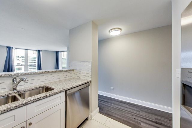 345 N La Salle Drive 902, Chicago, IL 60654