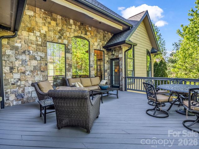122 Founders Drive, Flat Rock, NC 28731