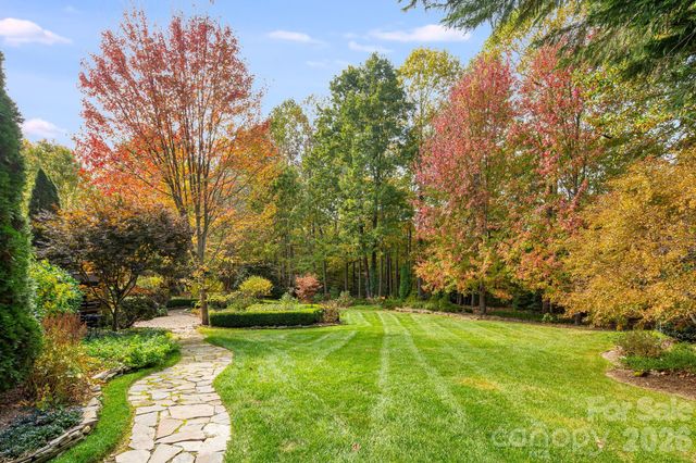 122 Founders Drive, Flat Rock, NC 28731