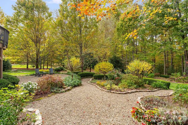 122 Founders Drive, Flat Rock, NC 28731