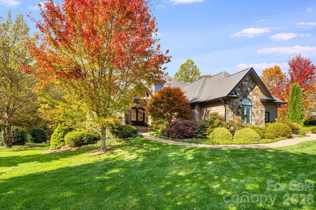122 Founders Drive, Flat Rock, NC 28731