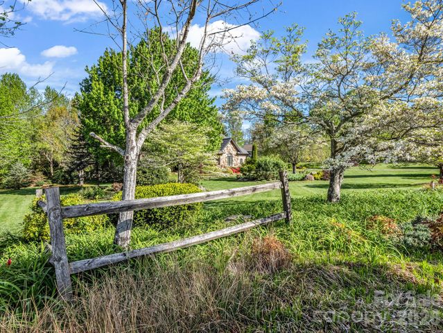 122 Founders Drive, Flat Rock, NC 28731