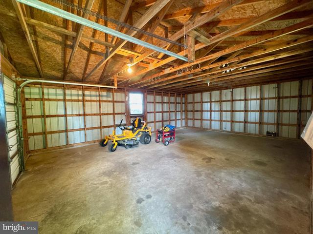 9100 YELLOW CHURCH RD, Seven Valleys, PA 17360