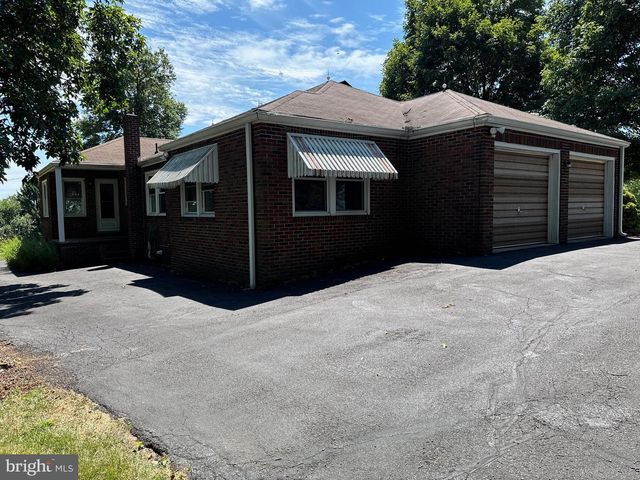 9100 YELLOW CHURCH RD, Seven Valleys, PA 17360