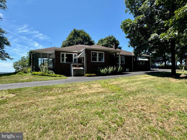 9100 YELLOW CHURCH RD, Seven Valleys, PA 17360