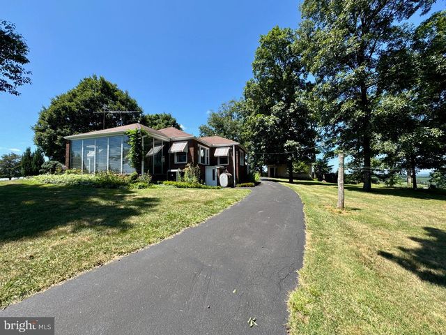 9100 YELLOW CHURCH RD, Seven Valleys, PA 17360