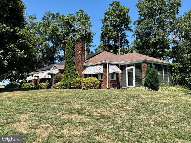 9100 YELLOW CHURCH RD, Seven Valleys, PA 17360