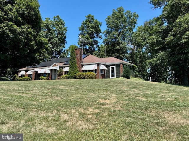9100 YELLOW CHURCH RD, Seven Valleys, PA 17360