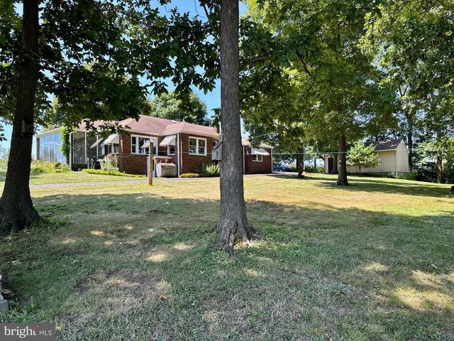 9100 YELLOW CHURCH RD, Seven Valleys, PA 17360