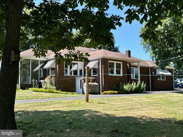 9100 YELLOW CHURCH RD, Seven Valleys, PA 17360