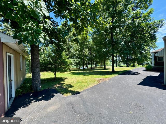 9100 YELLOW CHURCH RD, Seven Valleys, PA 17360