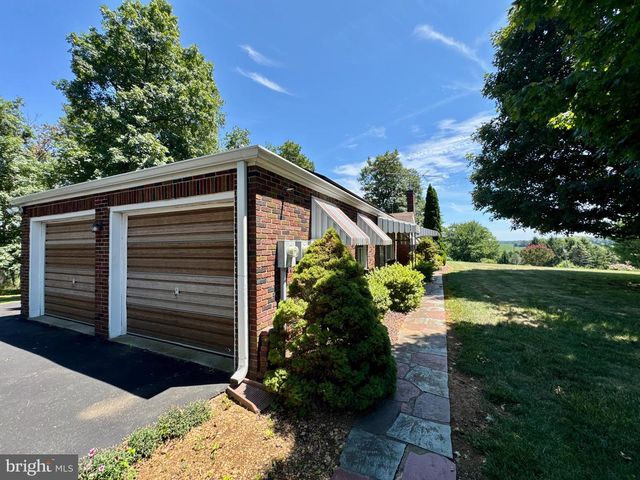 9100 YELLOW CHURCH RD, Seven Valleys, PA 17360