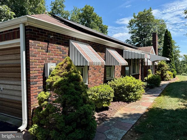 9100 YELLOW CHURCH RD, Seven Valleys, PA 17360