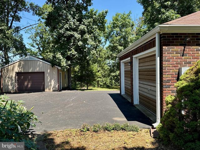 9100 YELLOW CHURCH RD, Seven Valleys, PA 17360