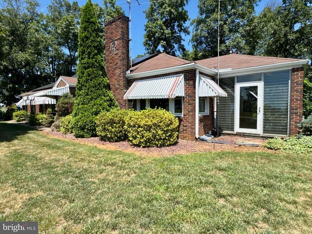9100 YELLOW CHURCH RD, Seven Valleys, PA 17360