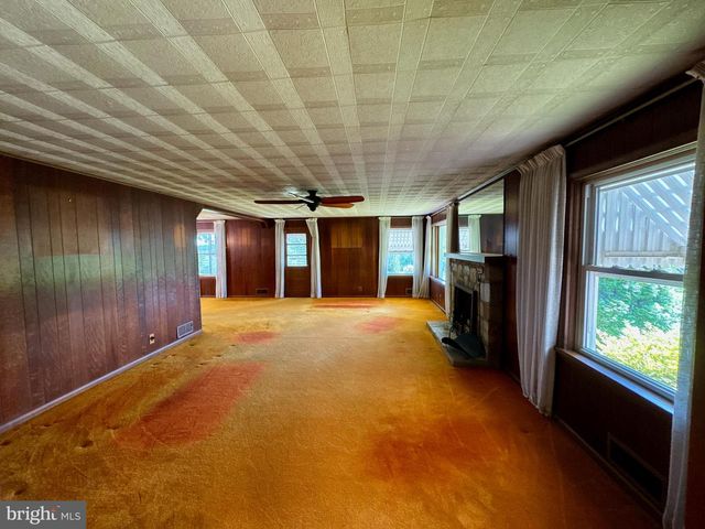 9100 YELLOW CHURCH RD, Seven Valleys, PA 17360
