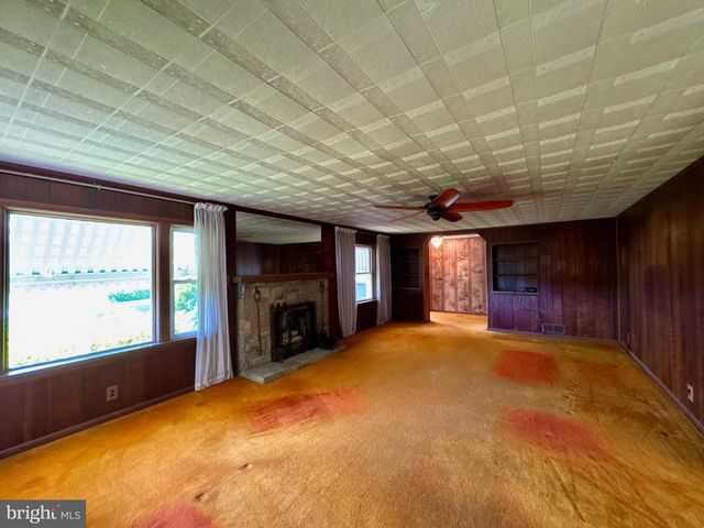 9100 YELLOW CHURCH RD, Seven Valleys, PA 17360