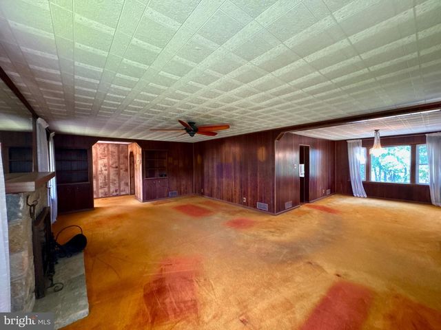 9100 YELLOW CHURCH RD, Seven Valleys, PA 17360