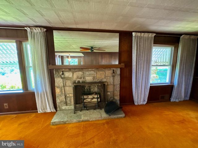 9100 YELLOW CHURCH RD, Seven Valleys, PA 17360
