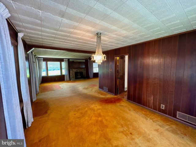 9100 YELLOW CHURCH RD, Seven Valleys, PA 17360