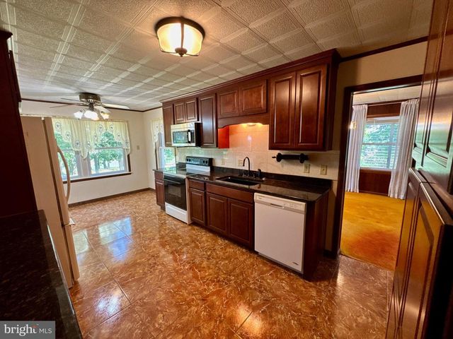 9100 YELLOW CHURCH RD, Seven Valleys, PA 17360
