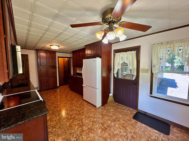 9100 YELLOW CHURCH RD, Seven Valleys, PA 17360