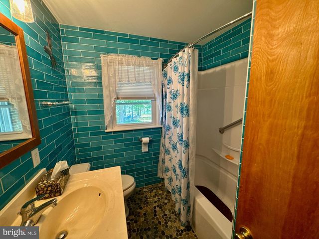 9100 YELLOW CHURCH RD, Seven Valleys, PA 17360