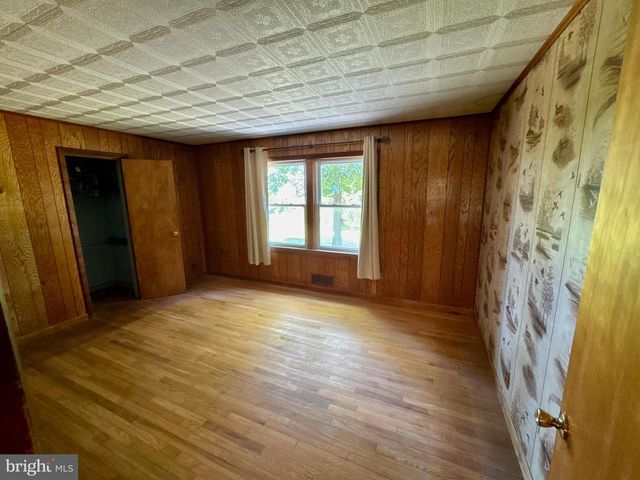 9100 YELLOW CHURCH RD, Seven Valleys, PA 17360