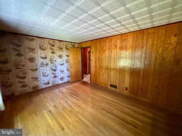 9100 YELLOW CHURCH RD, Seven Valleys, PA 17360