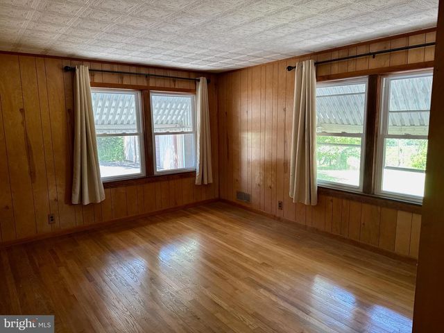 9100 YELLOW CHURCH RD, Seven Valleys, PA 17360