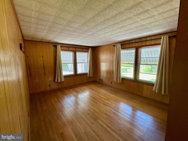9100 YELLOW CHURCH RD, Seven Valleys, PA 17360