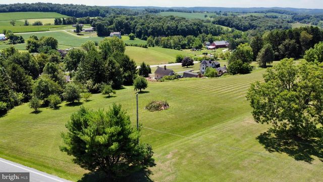 9100 YELLOW CHURCH RD, Seven Valleys, PA 17360