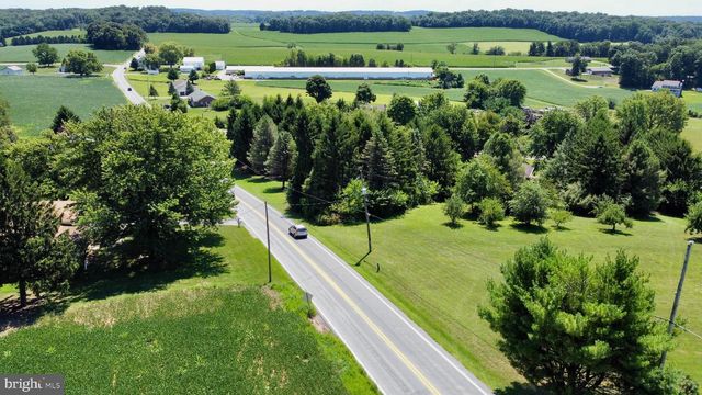 9100 YELLOW CHURCH RD, Seven Valleys, PA 17360