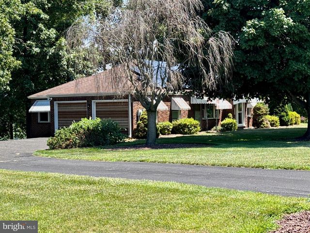 9100 YELLOW CHURCH RD, Seven Valleys, PA 17360