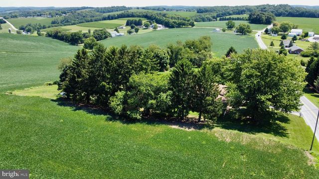 9100 YELLOW CHURCH RD, Seven Valleys, PA 17360