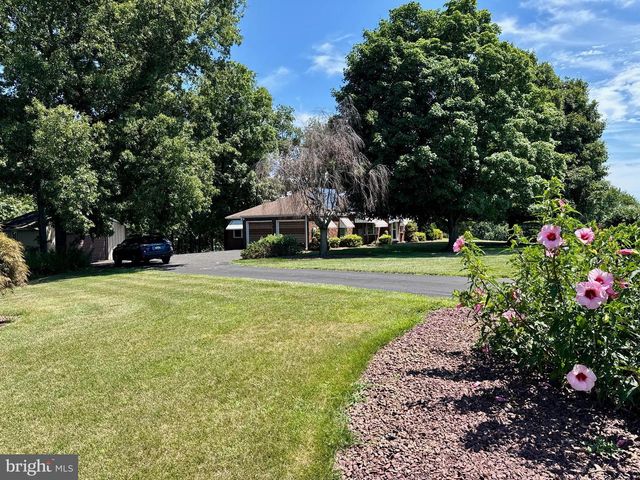 9100 YELLOW CHURCH RD, Seven Valleys, PA 17360