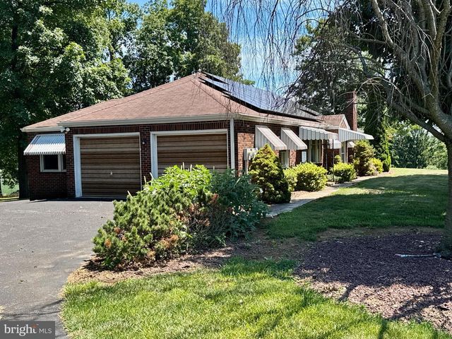 9100 YELLOW CHURCH RD, Seven Valleys, PA 17360