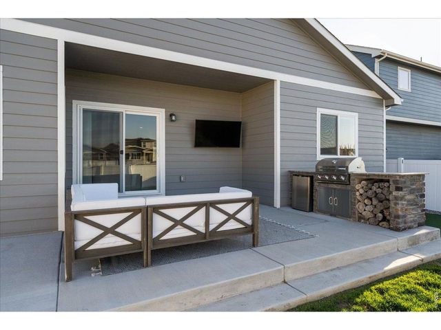 1840 Holloway Dr, Windsor, CO 80550