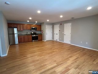 425 Van Houten Avenue 3, Passaic, NJ 07055