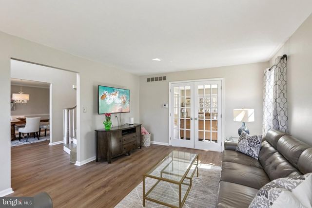 15 HILLTOP DR, Mount Laurel, NJ 08054