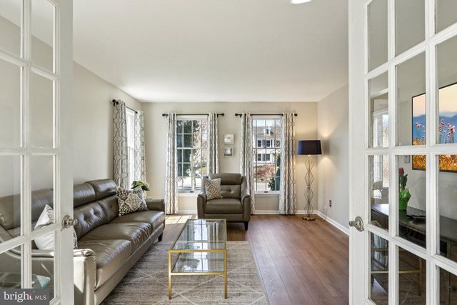 15 HILLTOP DR, Mount Laurel, NJ 08054