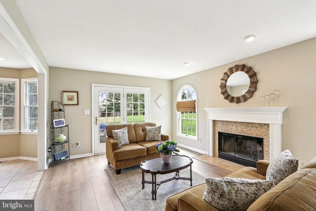 15 HILLTOP DR, Mount Laurel, NJ 08054