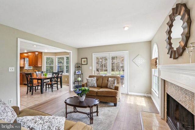 15 HILLTOP DR, Mount Laurel, NJ 08054