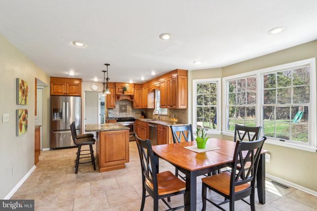 15 HILLTOP DR, Mount Laurel, NJ 08054