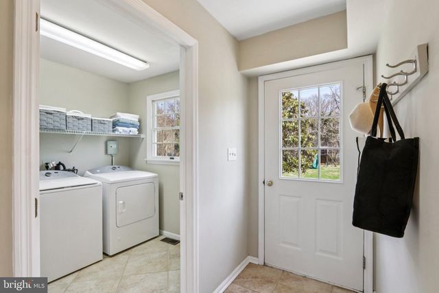 15 HILLTOP DR, Mount Laurel, NJ 08054