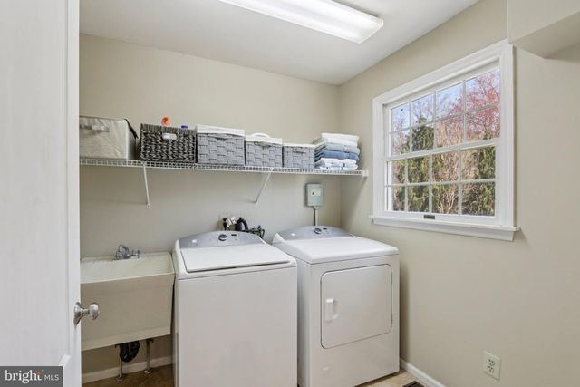 15 HILLTOP DR, Mount Laurel, NJ 08054