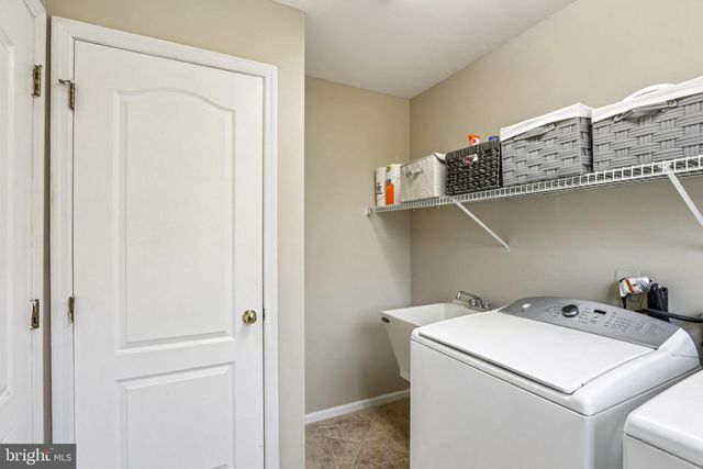 15 HILLTOP DR, Mount Laurel, NJ 08054