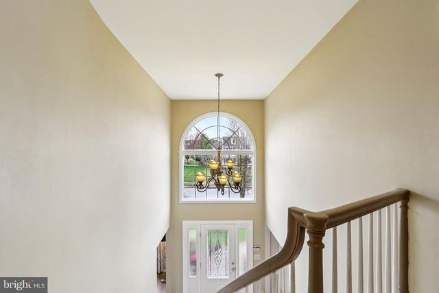 15 HILLTOP DR, Mount Laurel, NJ 08054